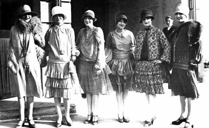 1920s party attire
