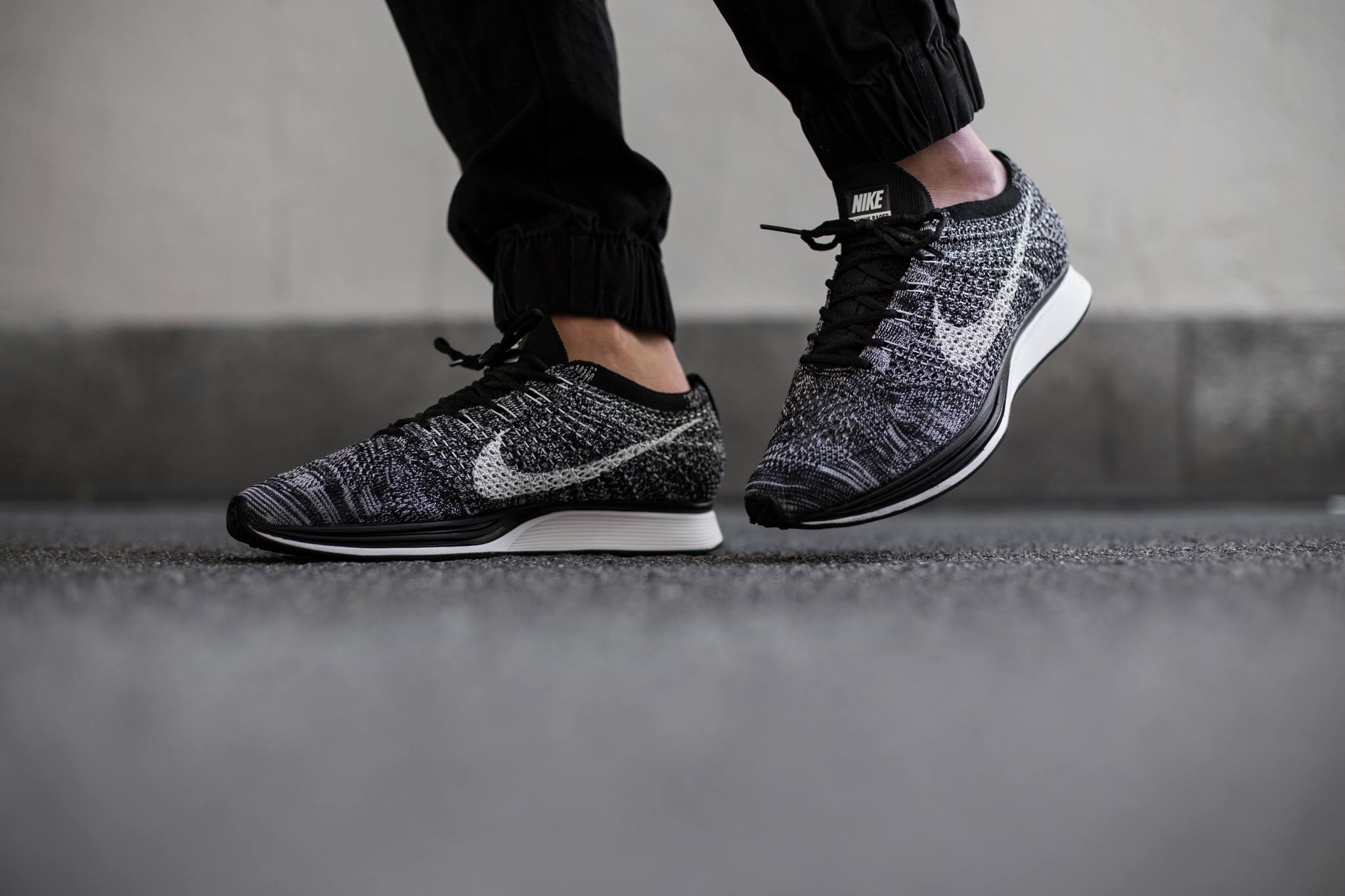 nike flyknit oreo 2.0