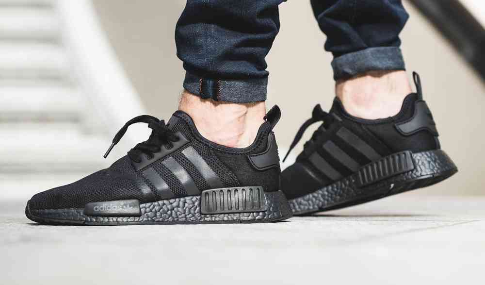 nmd r1 triple black australia