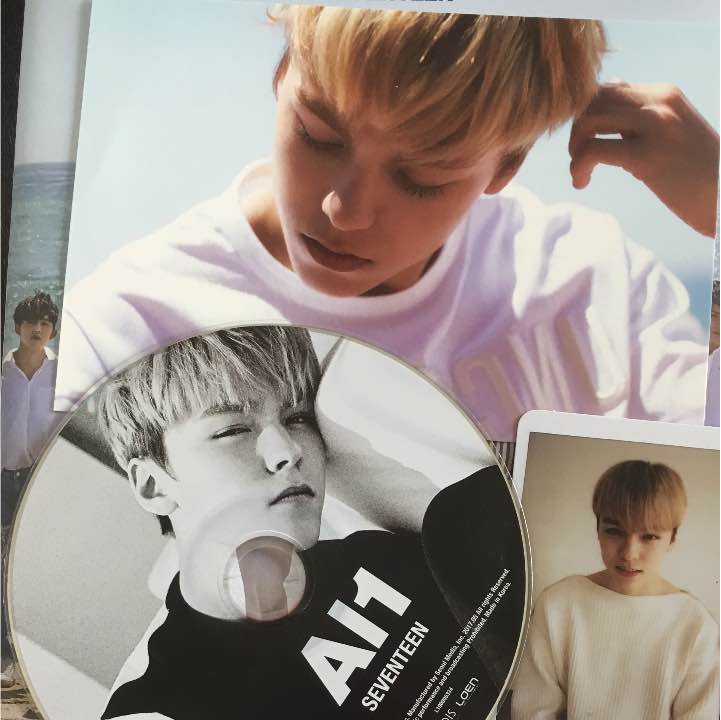 Seventeen goods set