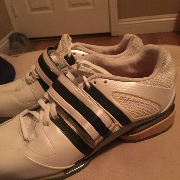 Weightlifting shoes