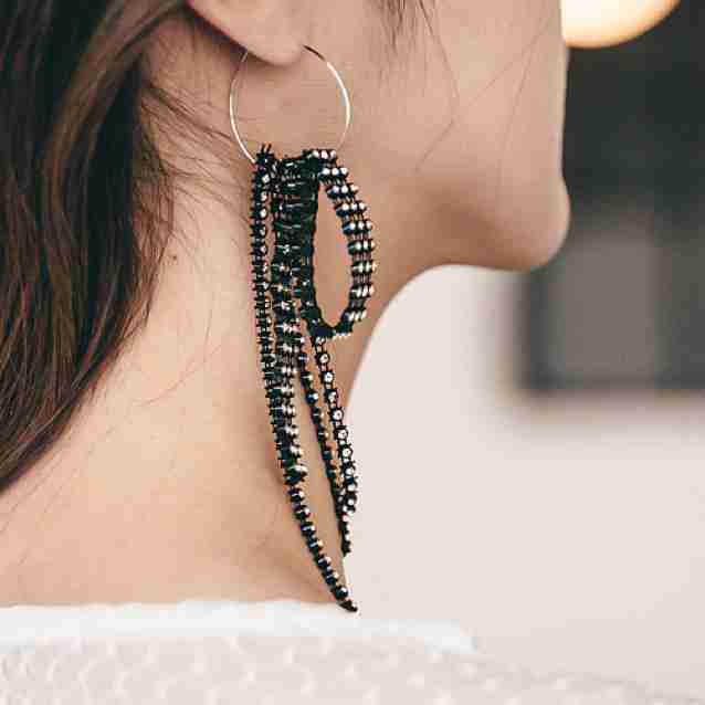 Blackout pearl earring