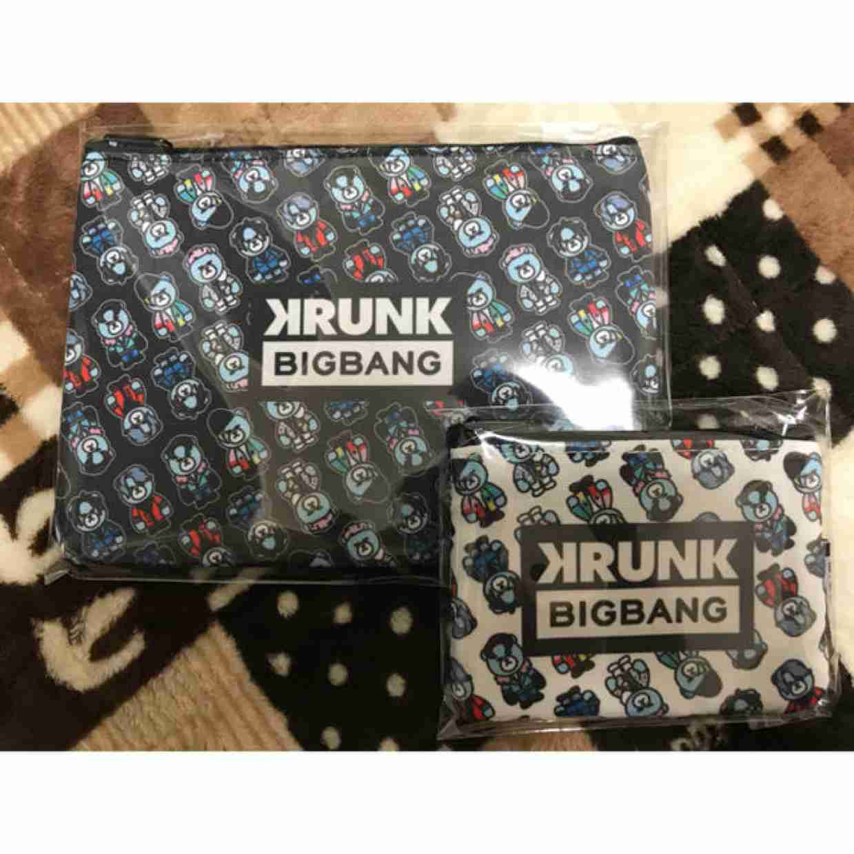 Pouch set