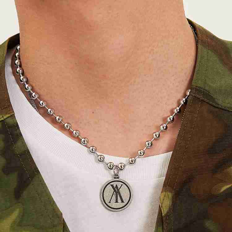 A pendent necklace