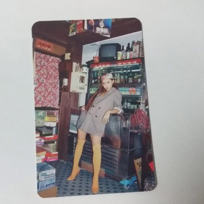 Hwasa Blue;s Photocard