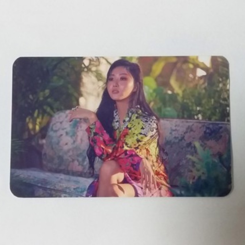 Hwasa Red Moon photocard