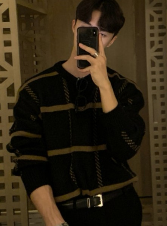 Round Neck Knit Sweater