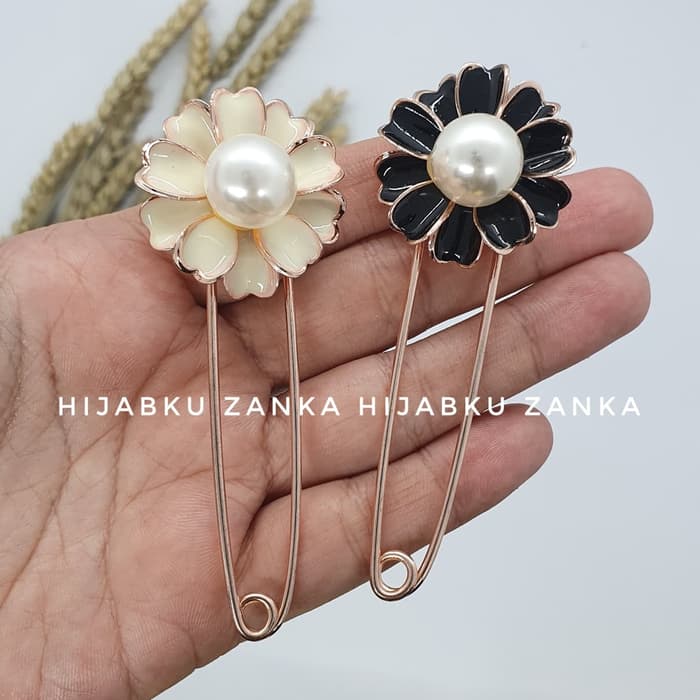 bros peniti besar bunga mutiara black n white (set